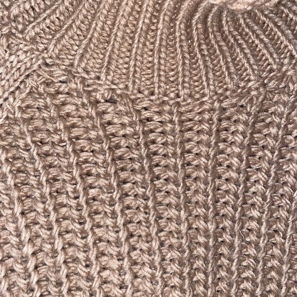 Thick Cropped Sweater - Picture 6 of 6